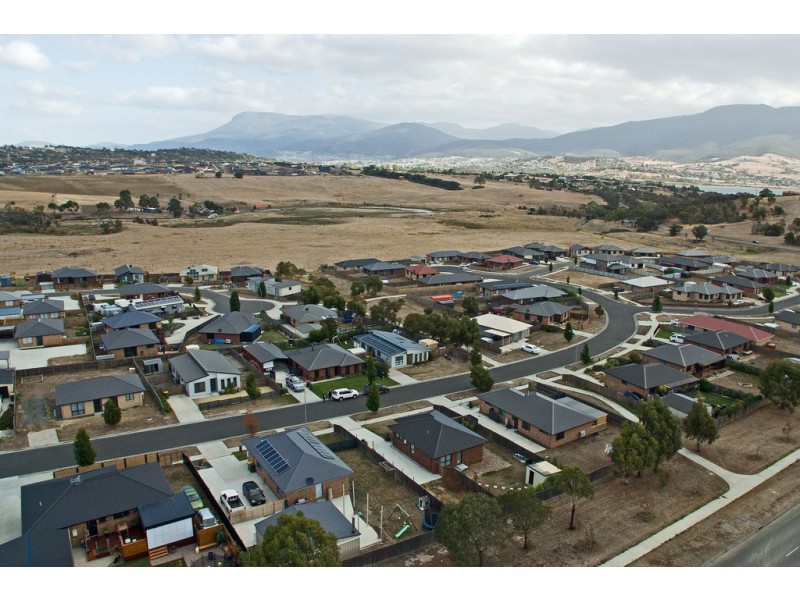 8 Barrob Street, Old Beach TAS 7017