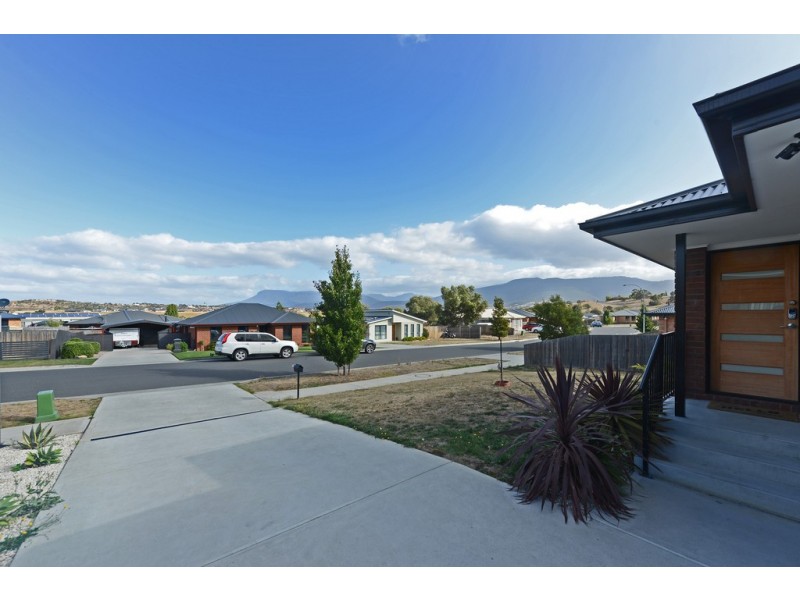 8 Barrob Street, Old Beach TAS 7017