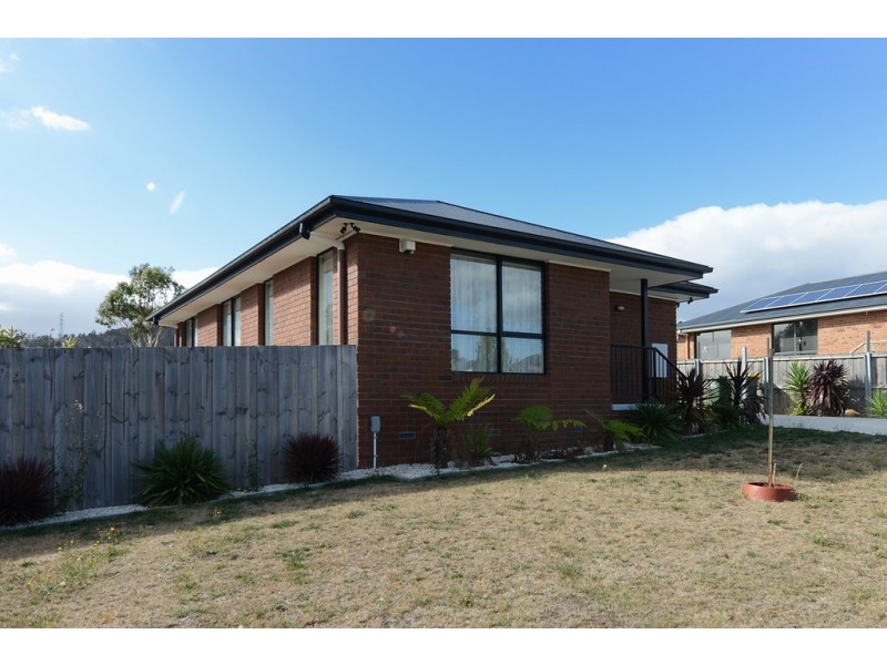 8 Barrob Street, Old Beach TAS 7017