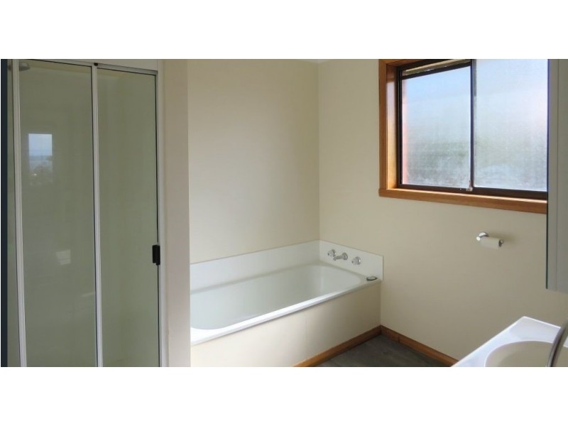 2/10 Opal Drive, Blackmans Bay TAS 7052