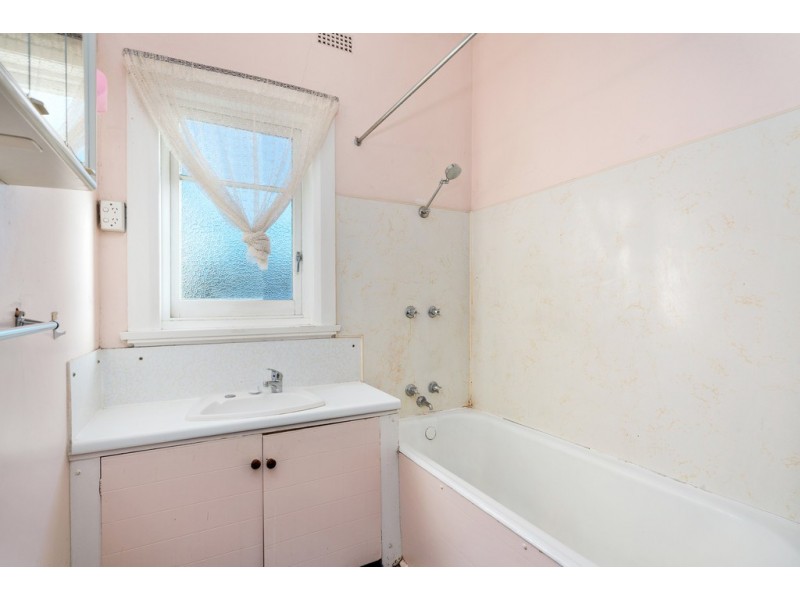 215 East Derwent Highway, Lindisfarne TAS 7015