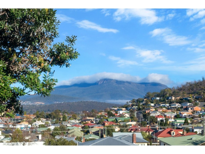 215 East Derwent Highway, Lindisfarne TAS 7015