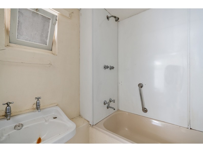 215 East Derwent Highway, Lindisfarne TAS 7015