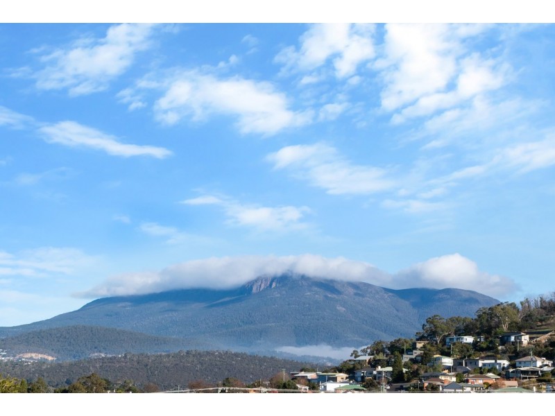 215 East Derwent Highway, Lindisfarne TAS 7015