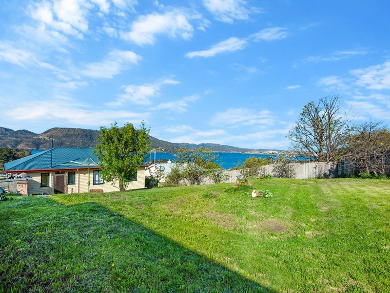16 Pekurn Crescent, Berriedale TAS 7011