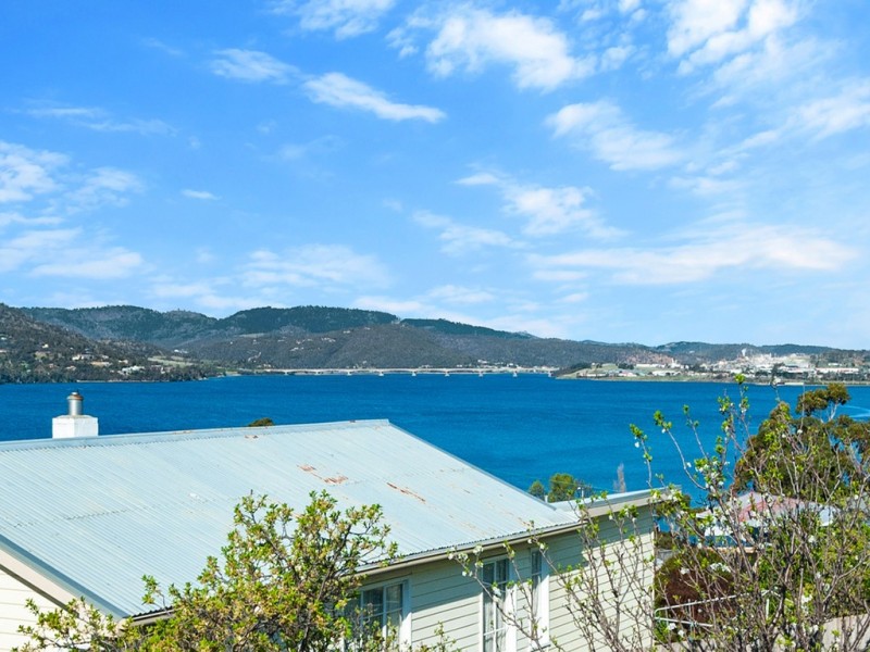 16 Pekurn Crescent, Berriedale TAS 7011