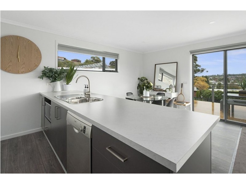 1/18 Carnegie Street, Claremont TAS 7011