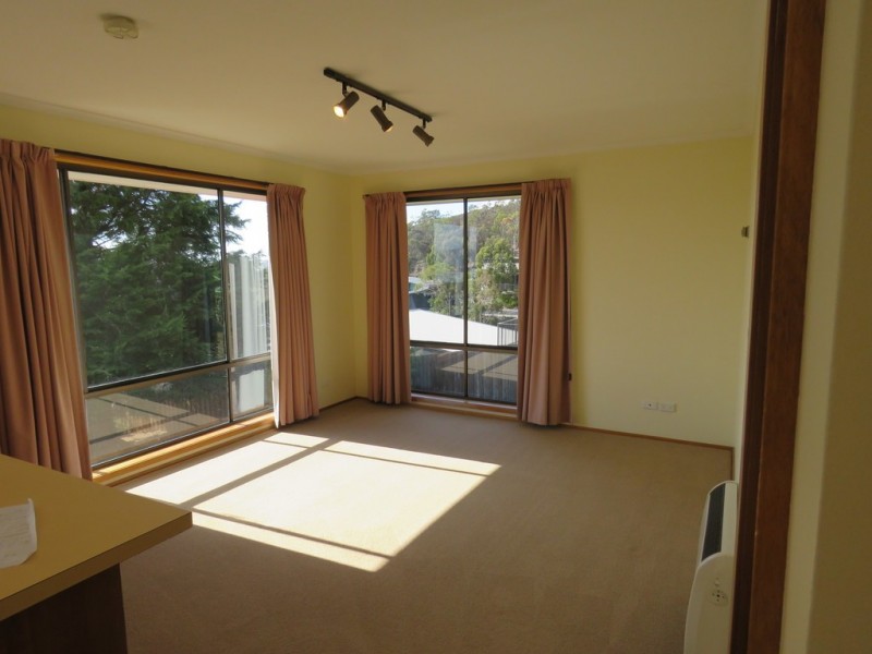 6 Hatton Gardens, Sandy Bay TAS 7005