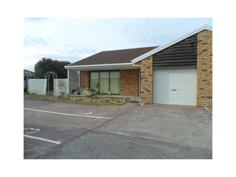 4/10 Racecourse Road, Brighton TAS 7030