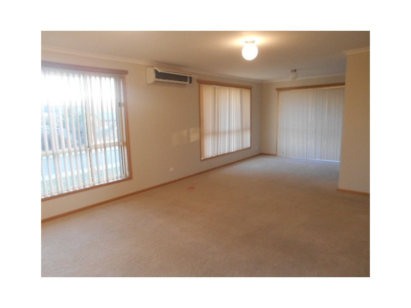 1/4 Mariah Crescent, Oakdowns TAS 7019