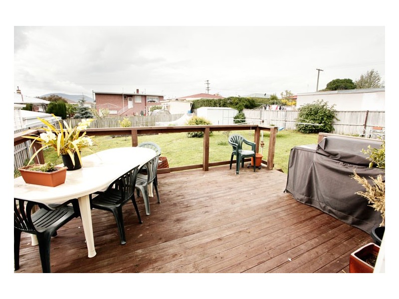 17 Ashbourne Grove, West Moonah TAS 7009