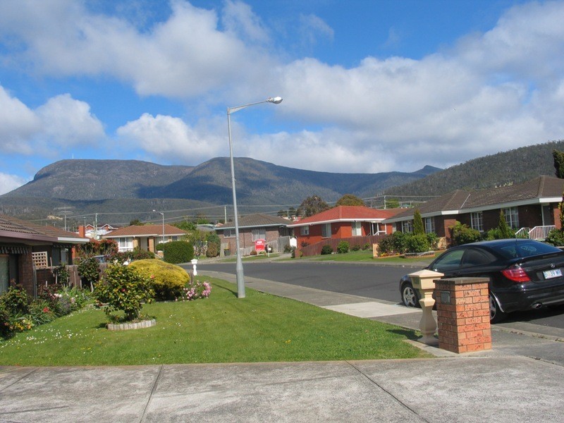 2/3 Walgett Place, Glenorchy TAS 7010