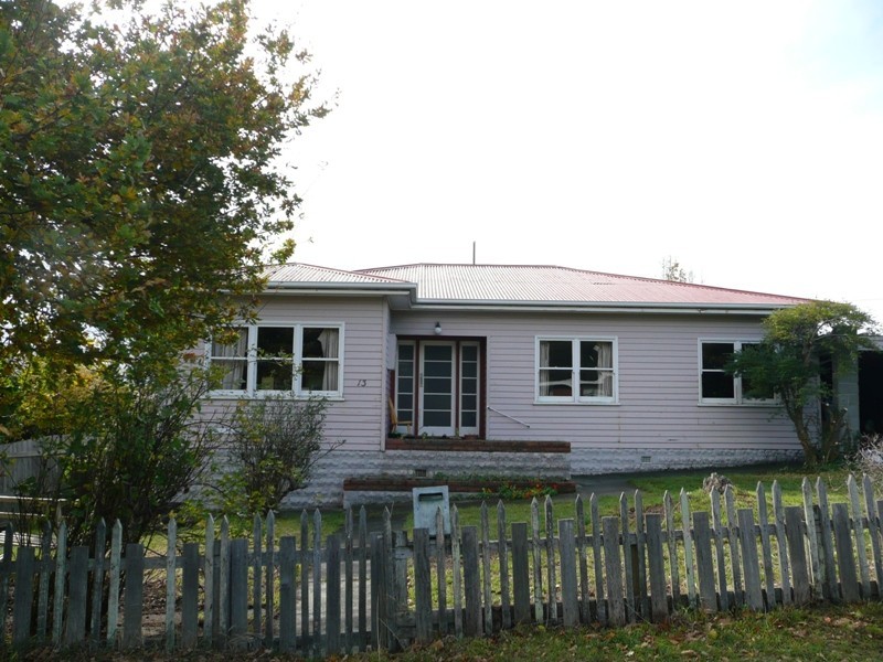 13 Ashbourne Grove, West Moonah TAS 7009
