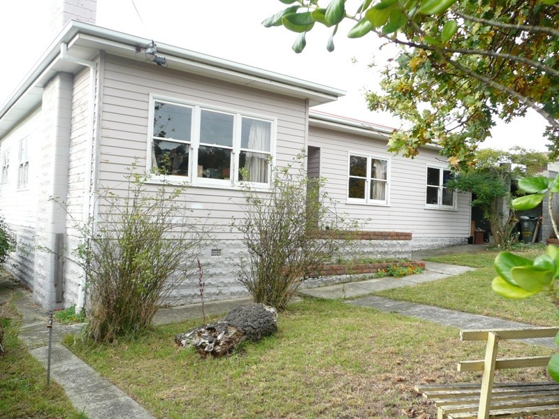 13 Ashbourne Grove, West Moonah TAS 7009