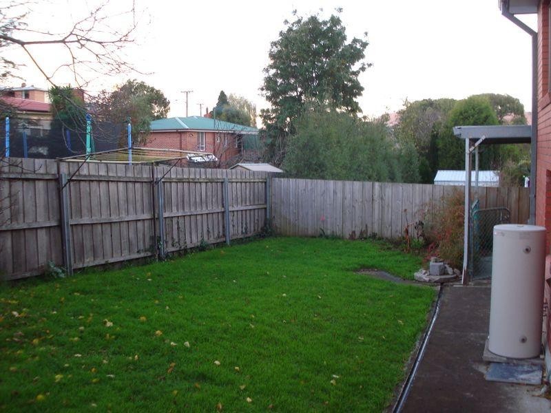 2/14a Hilton Rd, Claremont TAS 7011