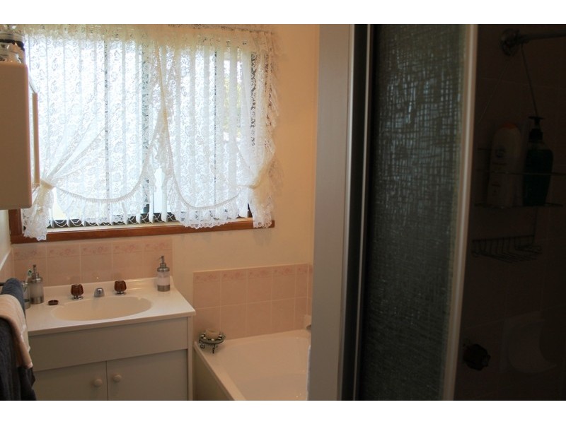 1/3b Shenstone Place, Montrose TAS 7010