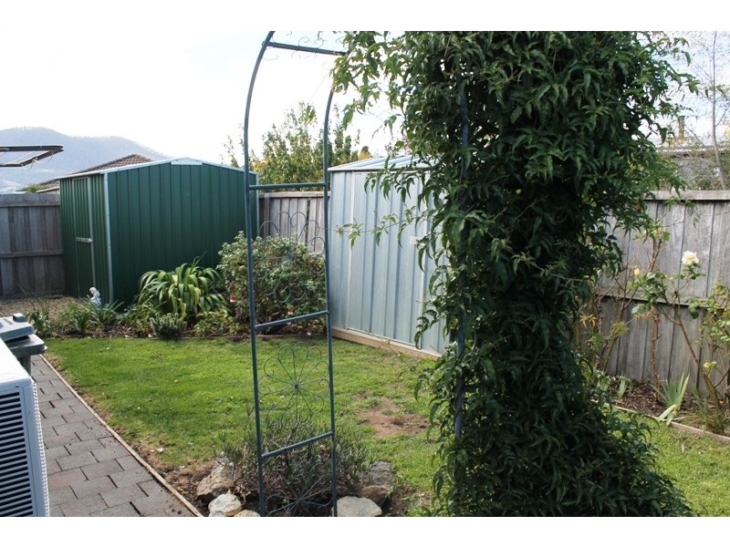 1/3b Shenstone Place, Montrose TAS 7010