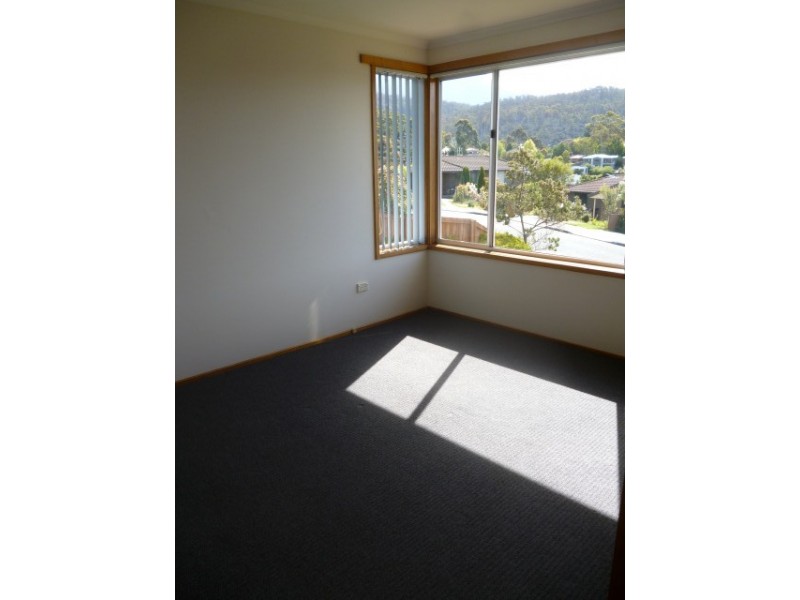 7 Lighton Way, Lenah Valley TAS 7008