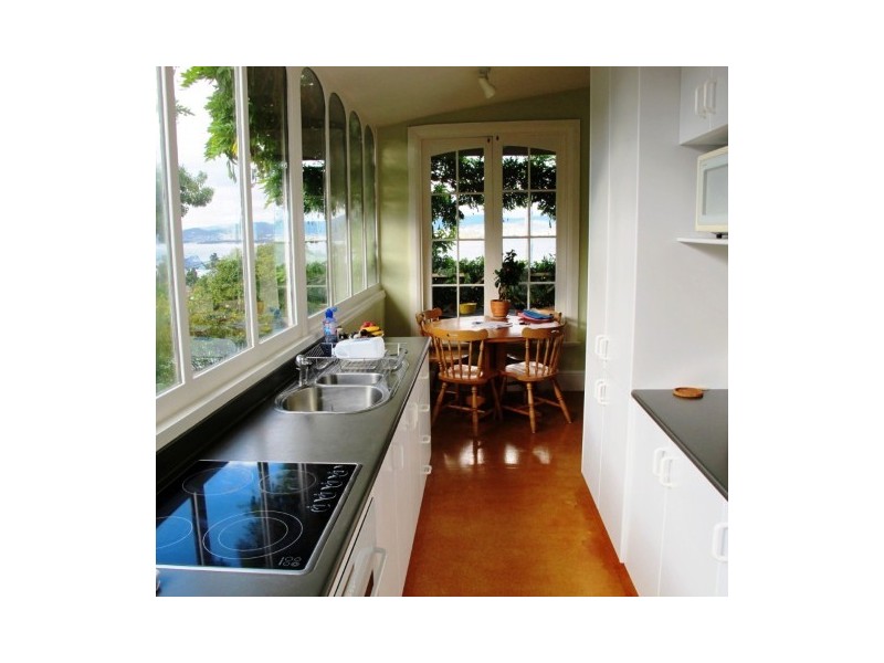 3 Red Knights Road, Sandy Bay TAS 7005