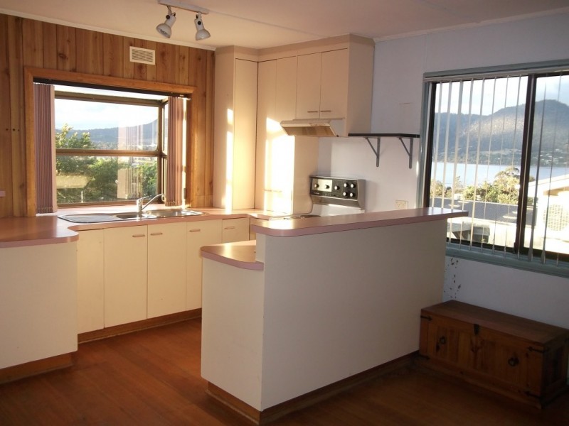 8 Tooma Avenue, Berriedale TAS 7011