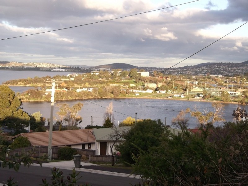 8 Tooma Avenue, Berriedale TAS 7011