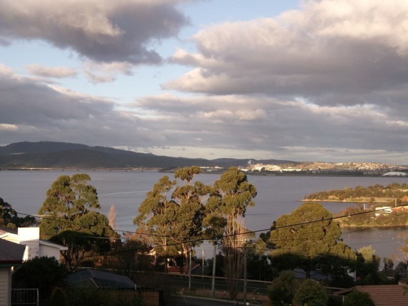 8 Tooma Avenue, Berriedale TAS 7011