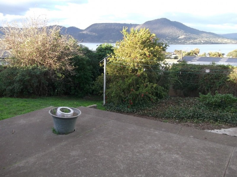 8 Tooma Avenue, Berriedale TAS 7011