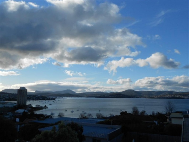 2/9 Manresa Court, Sandy Bay TAS 7005
