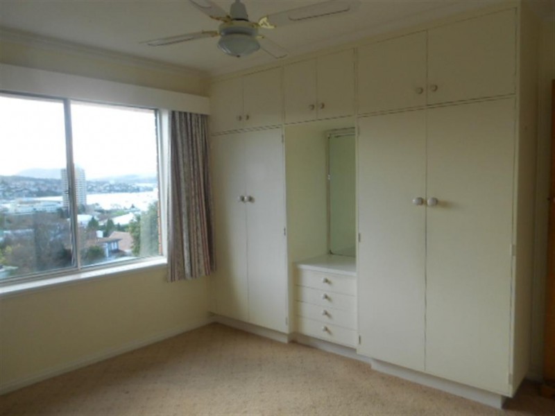 2/9 Manresa Court, Sandy Bay TAS 7005