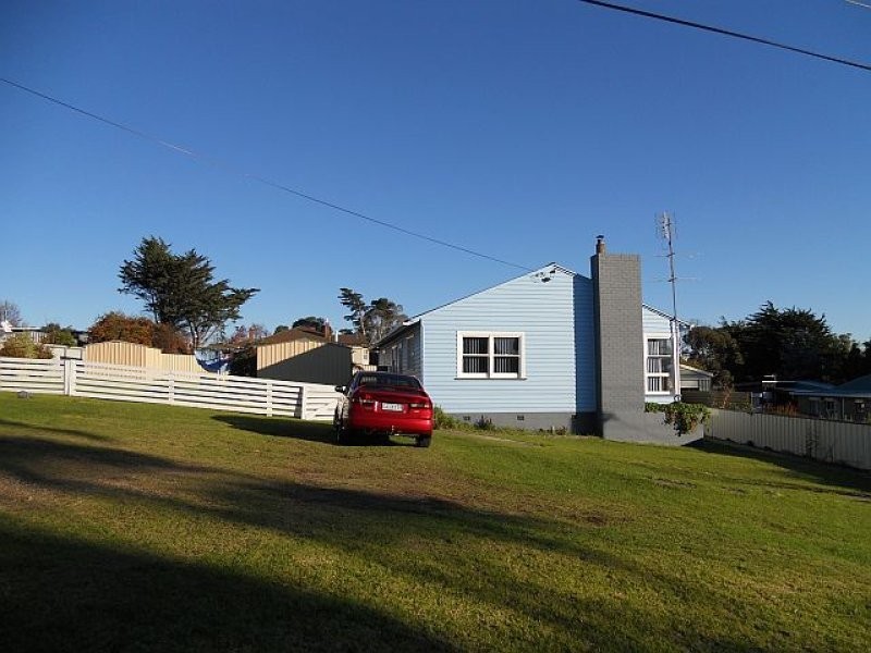 2 Selwyn Street, Triabunna TAS 7190