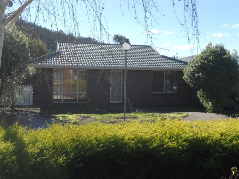 9/11a Charles Street, Orford TAS 7190