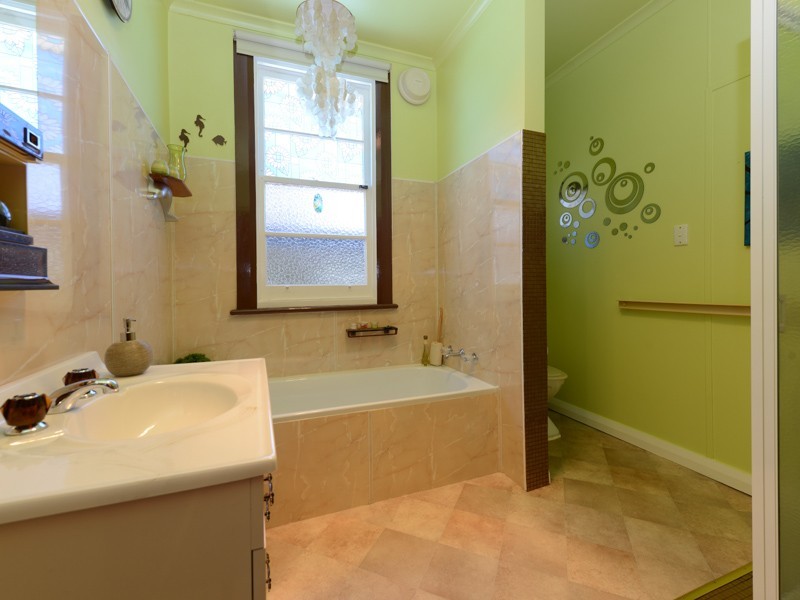 1 Amber Street, Claremont TAS 7011