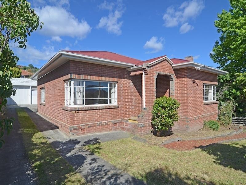 142 Augusta Road, Lenah Valley TAS 7008