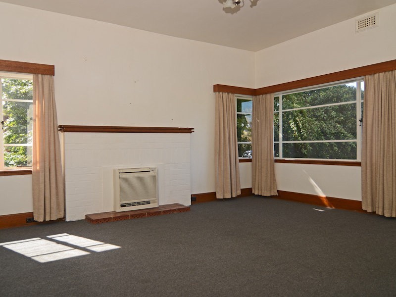 142 Augusta Road, Lenah Valley TAS 7008