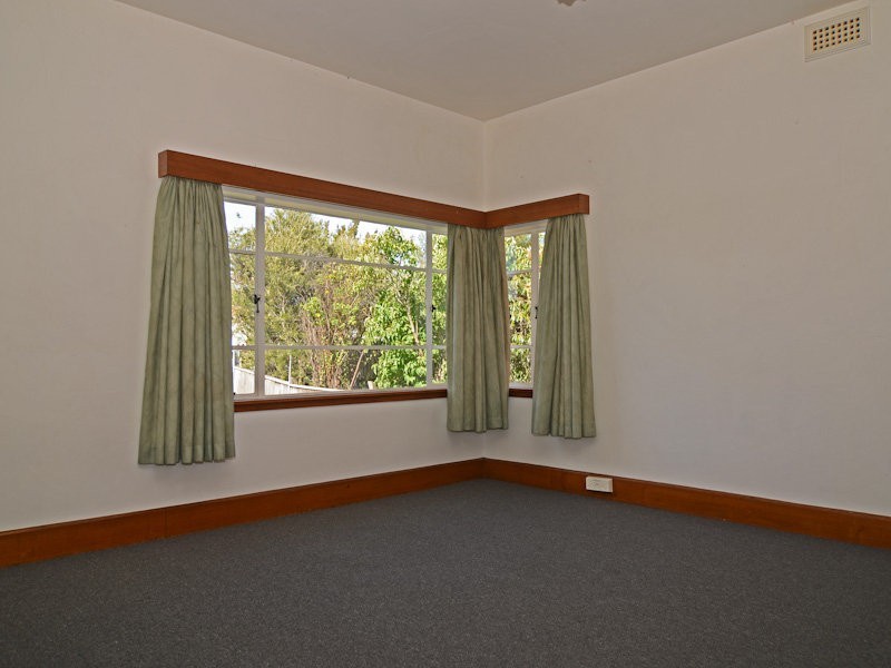 142 Augusta Road, Lenah Valley TAS 7008