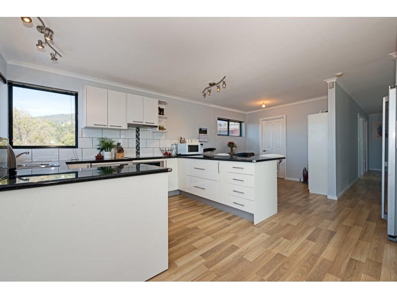 13 Kinarra Crescent, Chigwell TAS 7011