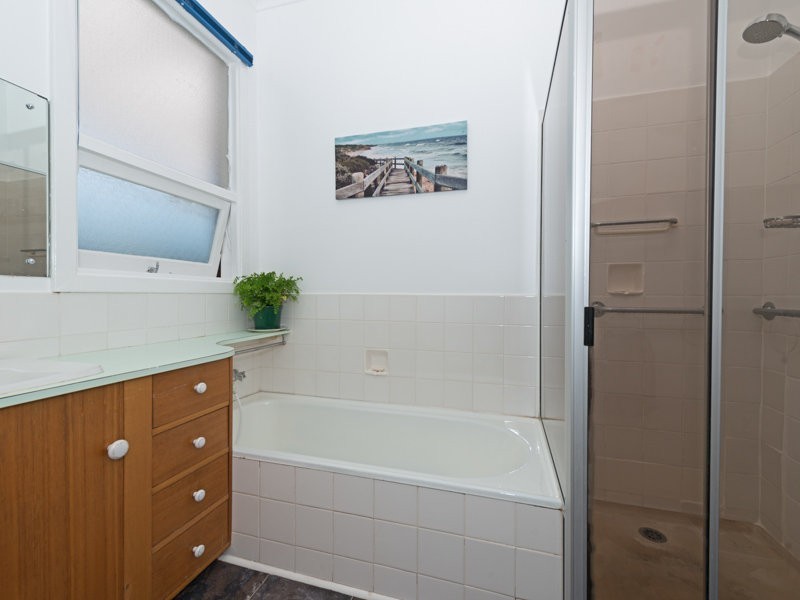 205 Roslyn Avenue, Blackmans Bay TAS 7052