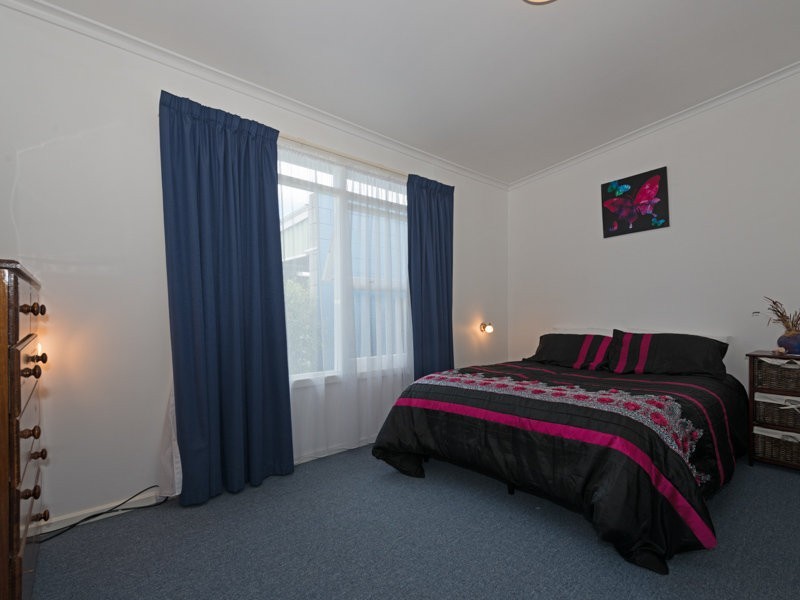 205 Roslyn Avenue, Blackmans Bay TAS 7052