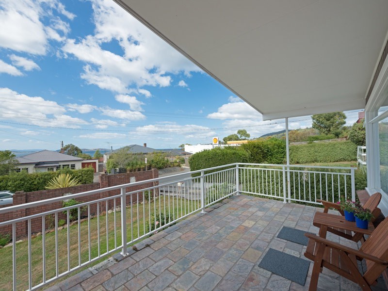 205 Roslyn Avenue, Blackmans Bay TAS 7052
