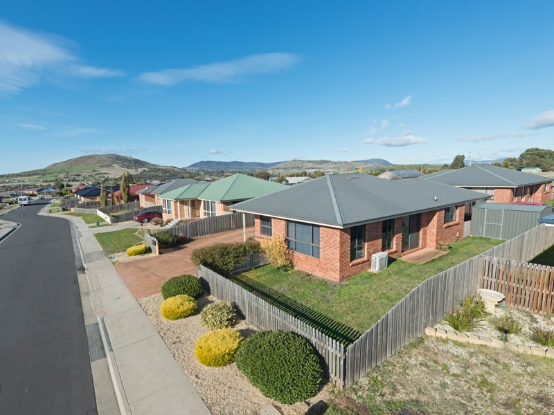 1/18 Madison Avenue, Brighton TAS 7030