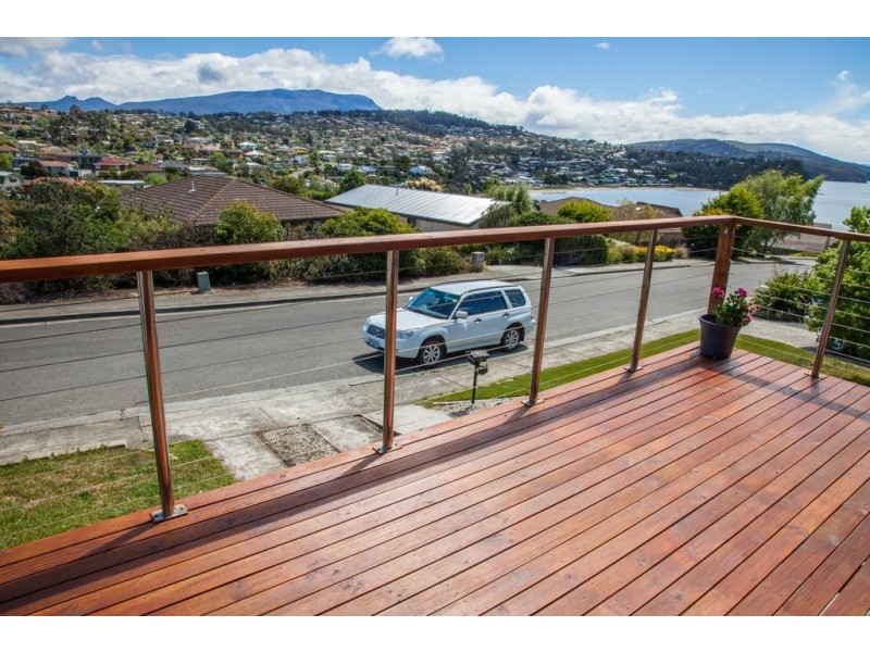 2/6 Flowerpot Crescent, Blackmans Bay TAS 7052