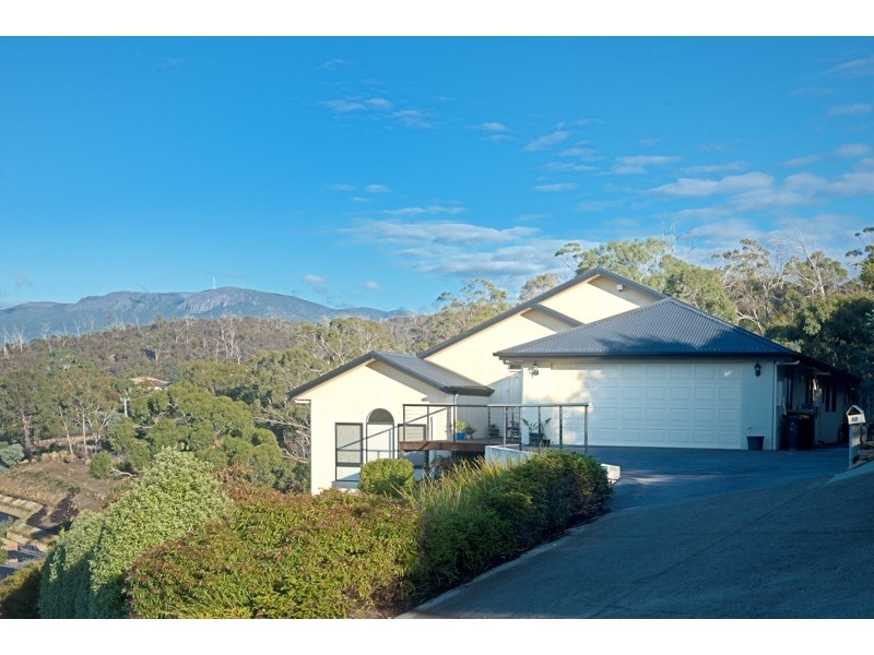 16 Wassell Place, Lindisfarne TAS 7015