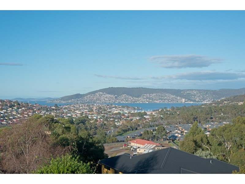 16 Wassell Place, Lindisfarne TAS 7015
