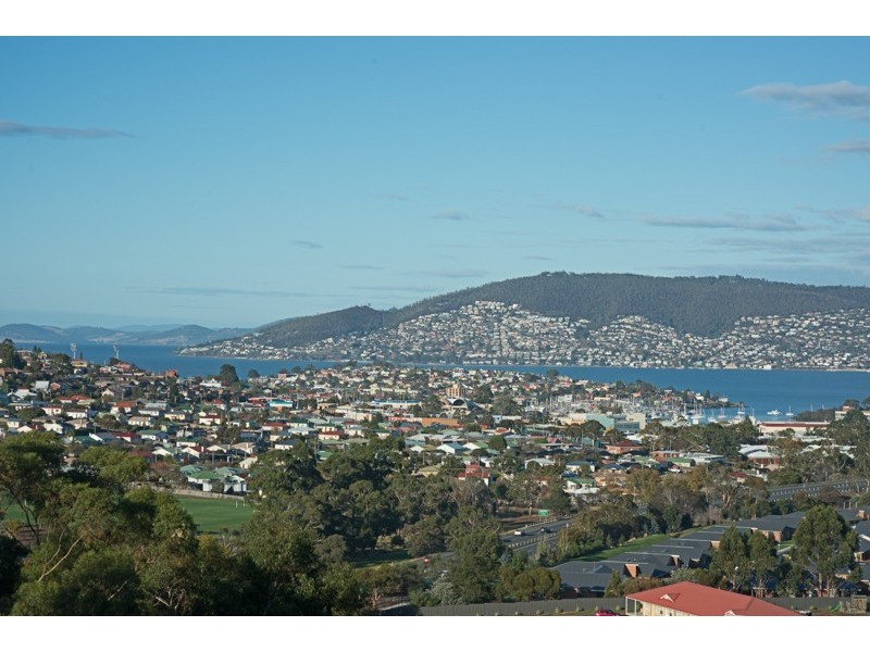 16 Wassell Place, Lindisfarne TAS 7015