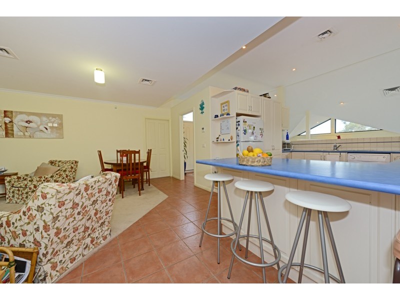 16 Wassell Place, Lindisfarne TAS 7015