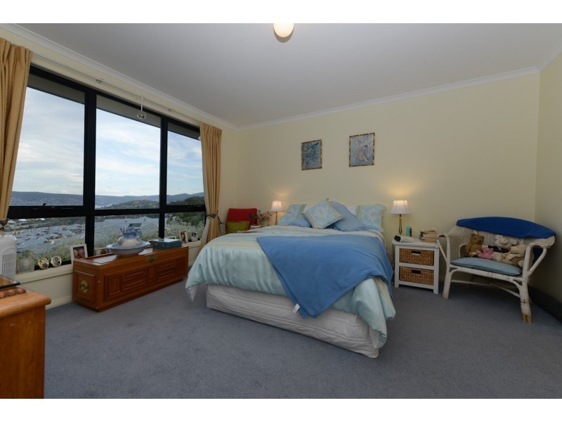 16 Wassell Place, Lindisfarne TAS 7015