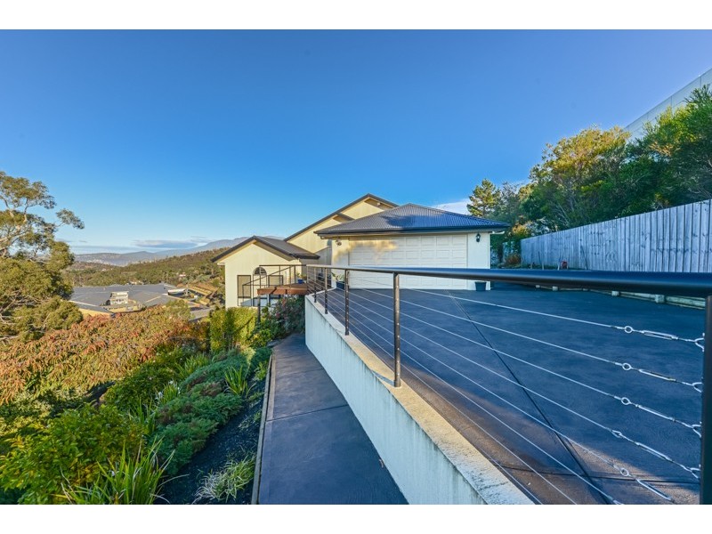16 Wassell Place, Lindisfarne TAS 7015