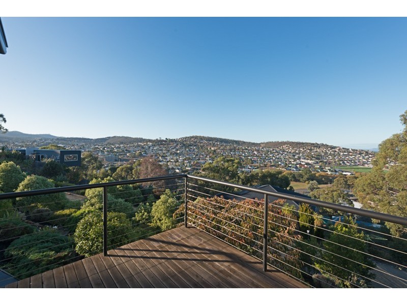 16 Wassell Place, Lindisfarne TAS 7015