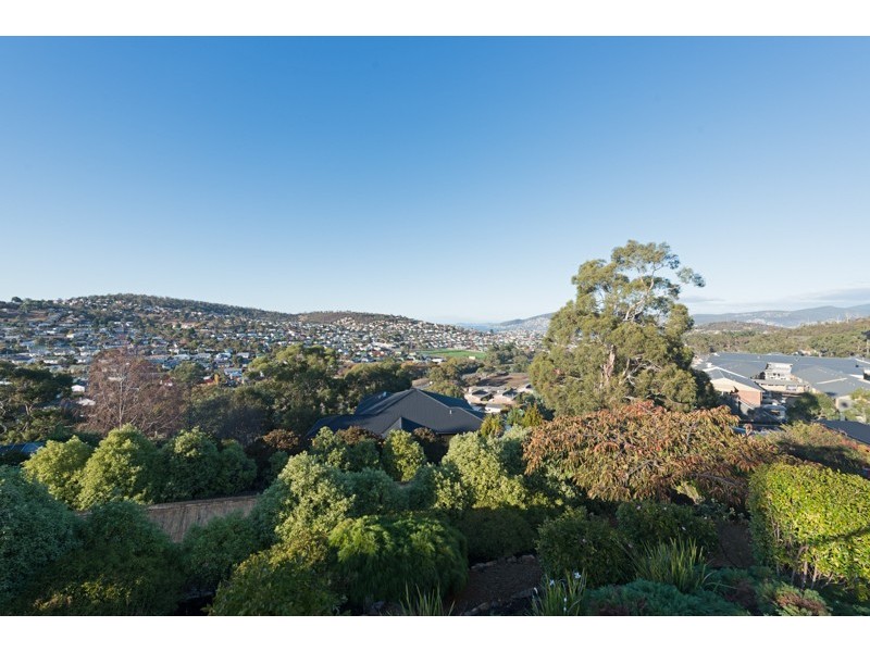 16 Wassell Place, Lindisfarne TAS 7015