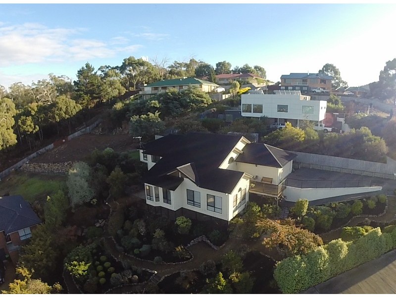 16 Wassell Place, Lindisfarne TAS 7015